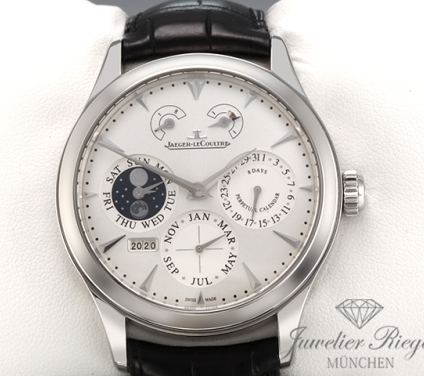 Uhransicht von vorne, hauptsächlich das Zifferblatt und die Lünette sichtbar. Jaeger Le Coultre Master Eight Days Perpetual Calendar 2013 Q1618420 Edelstahl