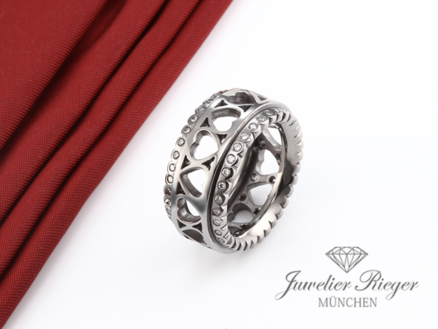 Bild 4 der Galerie: Sevigne Ring Herzen schwarz rhodiniertem Weissgold 750 Diamanten Gr. 53 Gold
