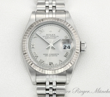 Uhransicht von vorne, hauptsächlich das Zifferblatt und die Lünette sichtbar. Rolex Lady Datejust Stahl Weissgold 750 2000 Automatik Gold Damen