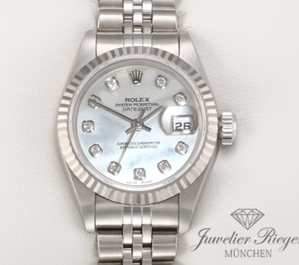Uhransicht von vorne, hauptsächlich das Zifferblatt und die Lünette sichtbar. Rolex Lady Datejust Edelstahl Weissgold 750 2002 Perlmutt Diamanten Automatik