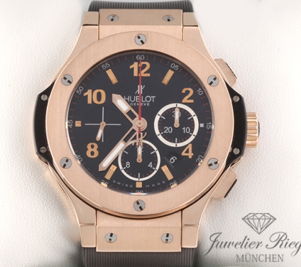 Uhransicht von vorne, hauptsächlich das Zifferblatt und die Lünette sichtbar. Hublot Big Bang 44 mm Chronograph 301.PX.130.RX Rosegold 750 2010 Herren