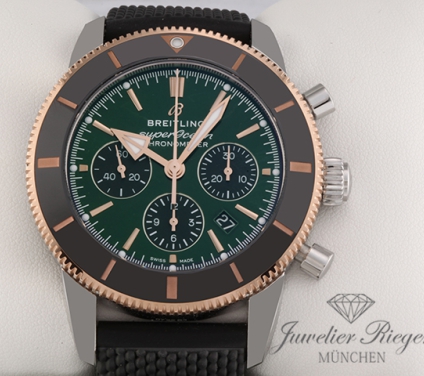 Uhransicht von vorne, hauptsächlich das Zifferblatt und die Lünette sichtbar. Breitling Superocean Heritage B01 Chronograph 44 Limited Edition 2022 UB0162 Edelstahl Rosegold Automatik