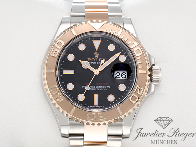 Uhransicht von vorne, hauptsächlich das Zifferblatt und die Lünette sichtbar. Rolex Yachtmaster 40 mm 116621 2018 Edelstahl Roségold 750 Automatik Gold