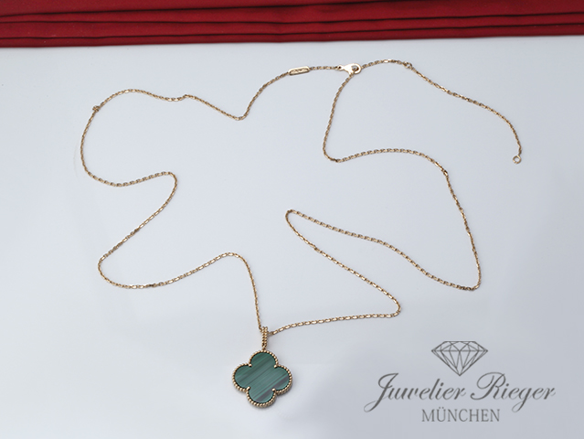 Bild 4 der Galerie: Van Cleef & Arpels Collier Magic Alhambra Gelbgold 750 Malachit 2014 VCARO3MG00