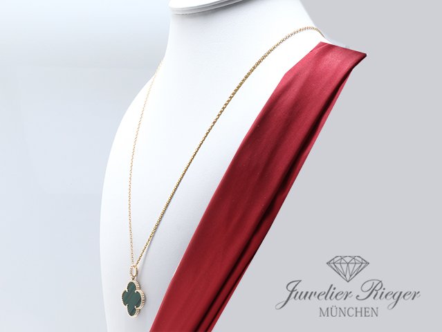 Bild 2 der Galerie: Van Cleef & Arpels Collier Magic Alhambra Gelbgold 750 Malachit 2014 VCARO3MG00