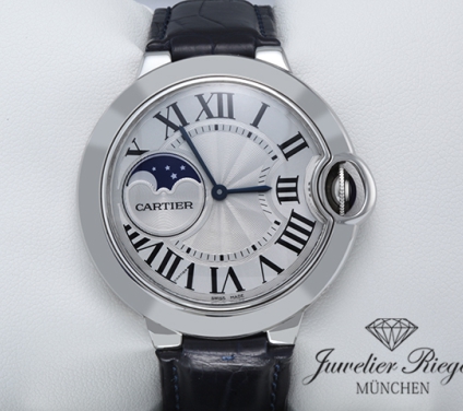 Uhransicht von vorne, hauptsächlich das Zifferblatt und die Lünette sichtbar. Cartier Ballon Bleu 37 mm WSBB0020 2019 Edelstahl Mondphase Automatik Stahl