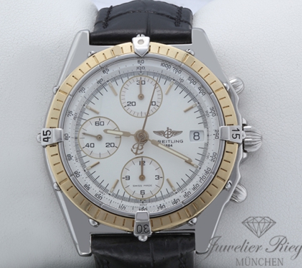 Uhransicht von vorne, hauptsächlich das Zifferblatt und die Lünette sichtbar. Breitling Chronomat D13048 Edelstahl Gelbgold Chronograph Automatik Gold Stahl
