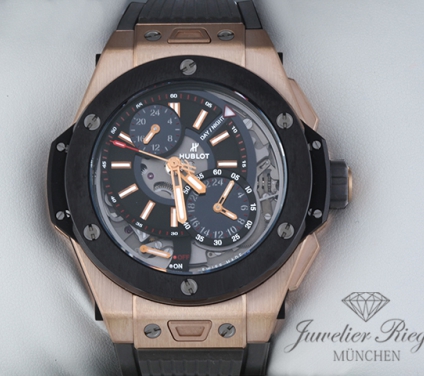 Uhransicht von vorne, hauptsächlich das Zifferblatt und die Lünette sichtbar. Hublot Big Bang Alarm Repeater 403.OM.0123.RX 2016 Rosegold 750 Handaufzug Gold