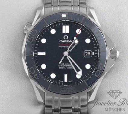 Uhransicht von vorne, hauptsächlich das Zifferblatt und die Lünette sichtbar. Omega Seamaster Diver 300 M 212.30.41.20.03.001 2018 Automatik Edelstahl